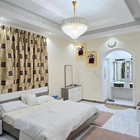 Elegant Room In Luxury Villa Аджман Екстериор снимка