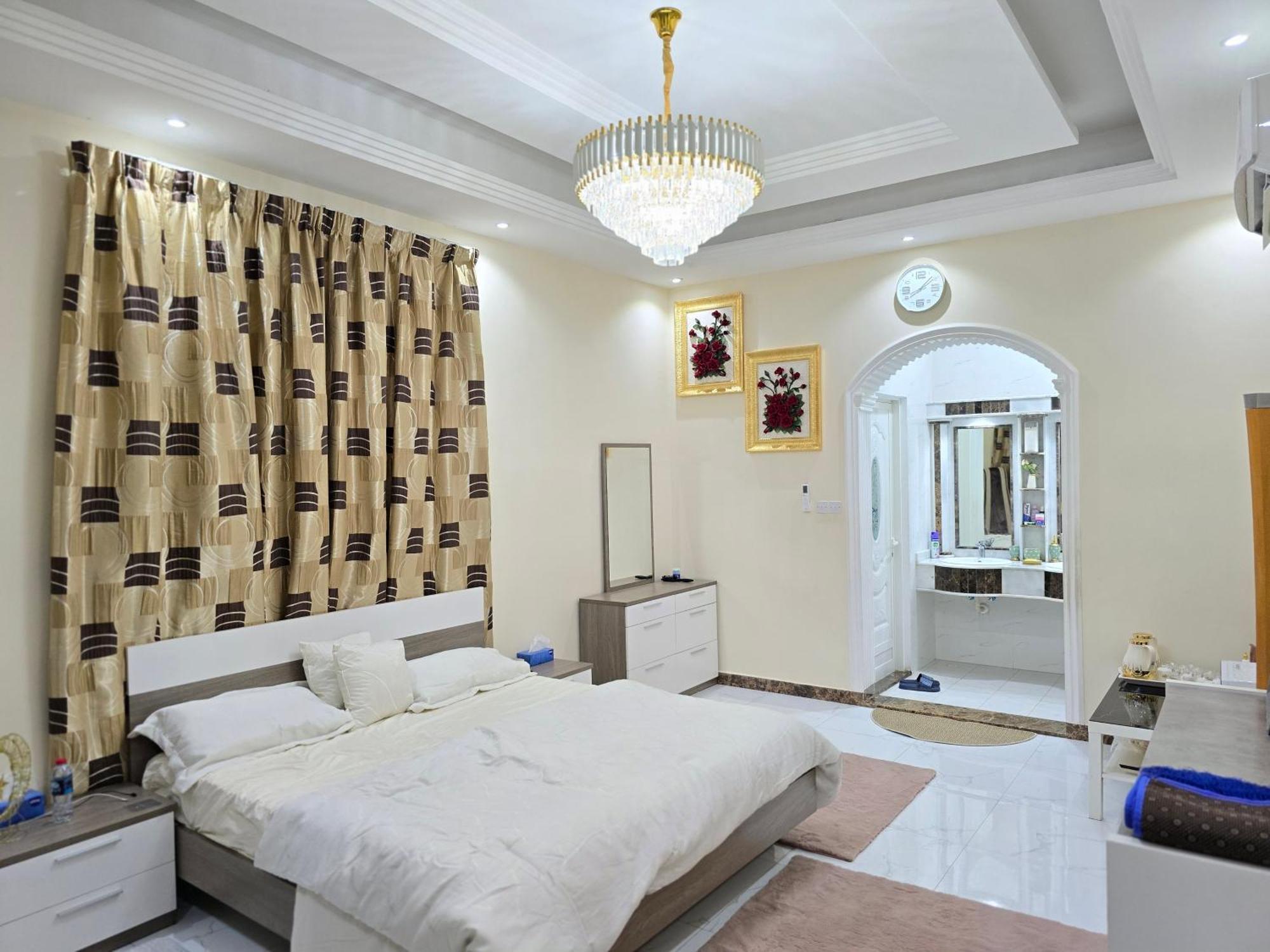 Elegant Room In Luxury Villa Аджман Екстериор снимка